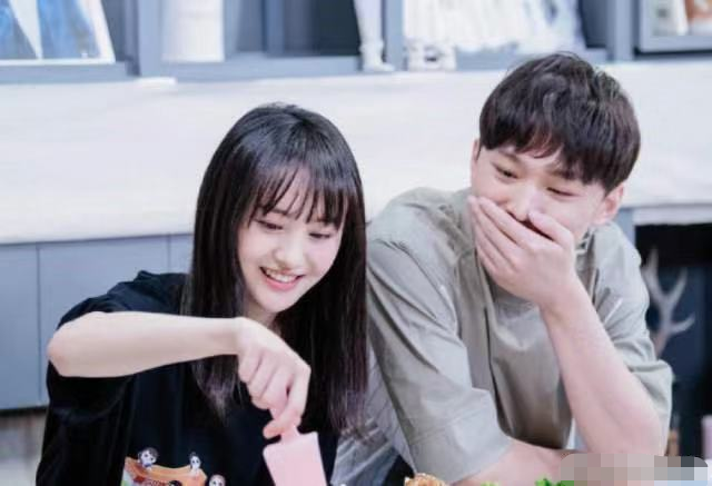 张恒|郑爽诉张恒案二审开庭！法院门口被记者围满，当事人不现身