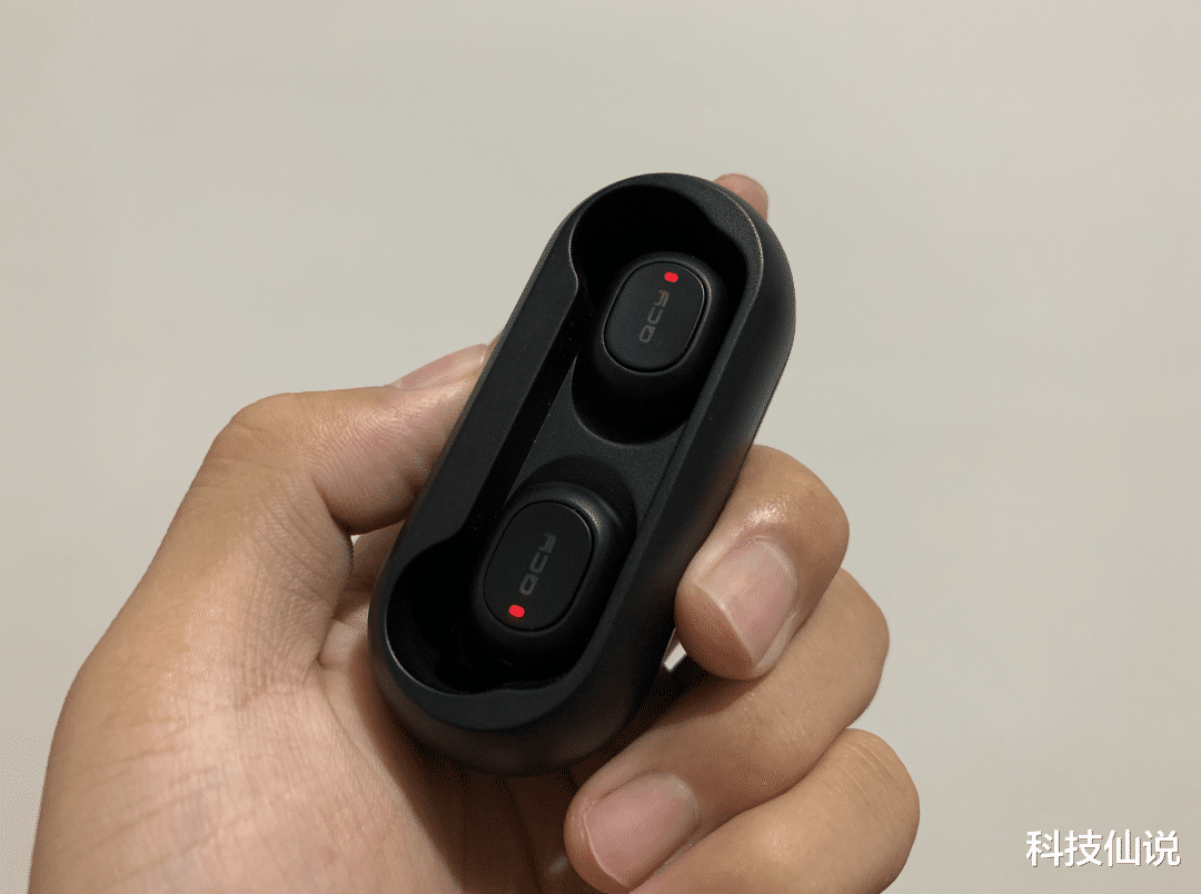 蓝牙耳机|真无线蓝牙耳机价格不过百，性价比做到极致，究竟什么路数