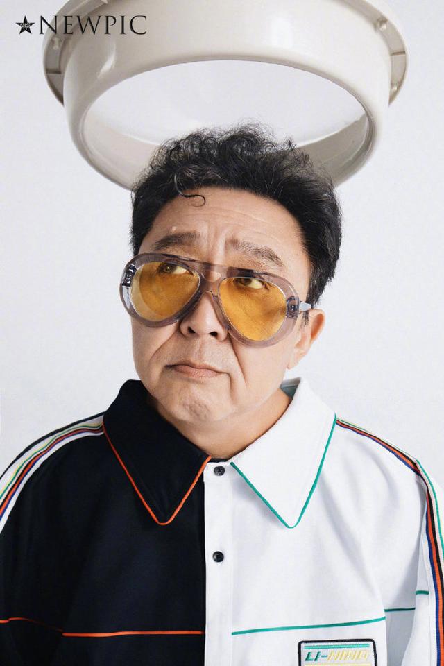 发型|51岁于谦为李宁担任模特！烫染新发型超潮流，比穿相声大褂还帅