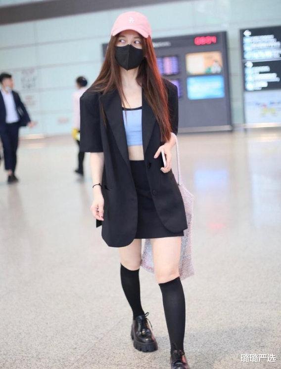 衬衫■吴昕衣品开挂，职业风衬衫搭配牛仔裙，双马尾小辫太减龄