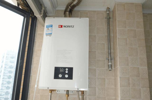 卫生间万万不要装电热水器, 老师傅说要装这种, 邻居看完羡慕不已