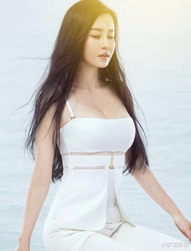 母其弥雅|国庆档最性感女演员，导演夸她像杨紫琼，却被质疑“装武打高手”