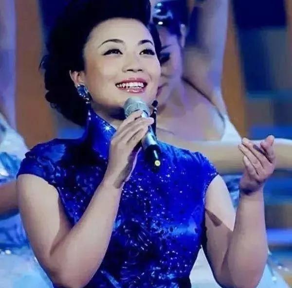 「关晓彤」她是李谷一的女儿,曾上过23次春晚,如今51岁仍然单身