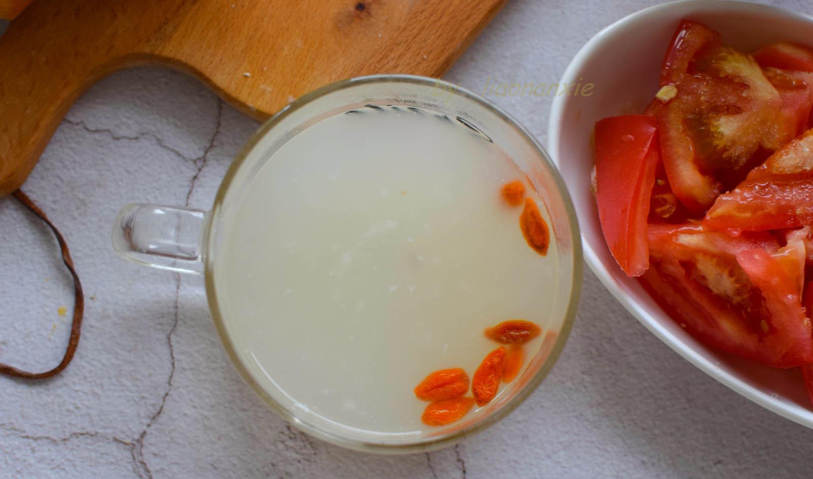 面包|1袋面包4个鸡蛋，给一家人做营养早餐，比三明治还要简单