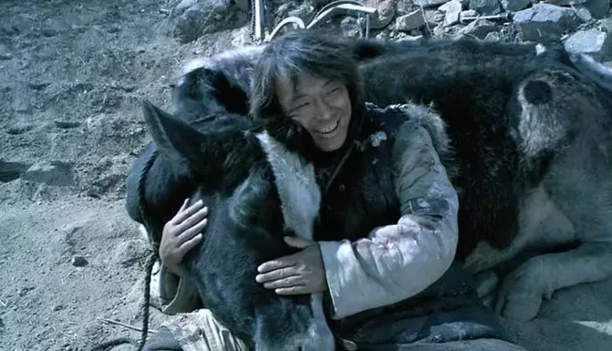 谢晋元|今年第一爆款，唯独他被删没了？