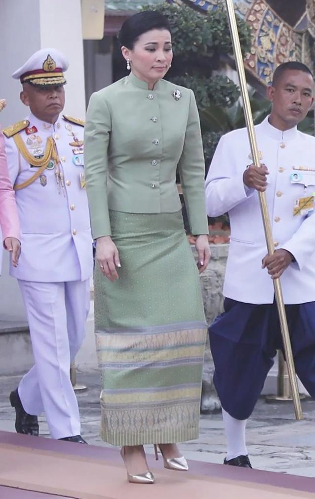 短发|泰王太喜欢穿女装，逼得妃子们为配合他剪短发，变身“霹雳侠”