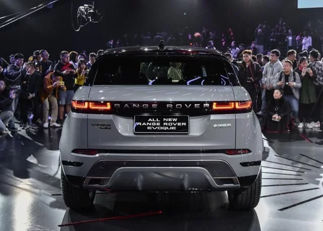 「长安汽车」从57万跌30万，又一豪华车倒下，曾是男人的梦想车，如今没人要了