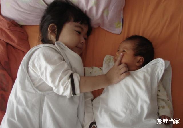 熊娃当家|国内第一例“五胞胎”，时隔18年后现状如何？终究逃不过现实