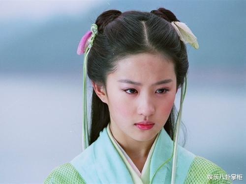 「刘亦菲」力捧刘亦菲，豪送180万成人礼，陈金飞为何转身宠幸了杨采钰？