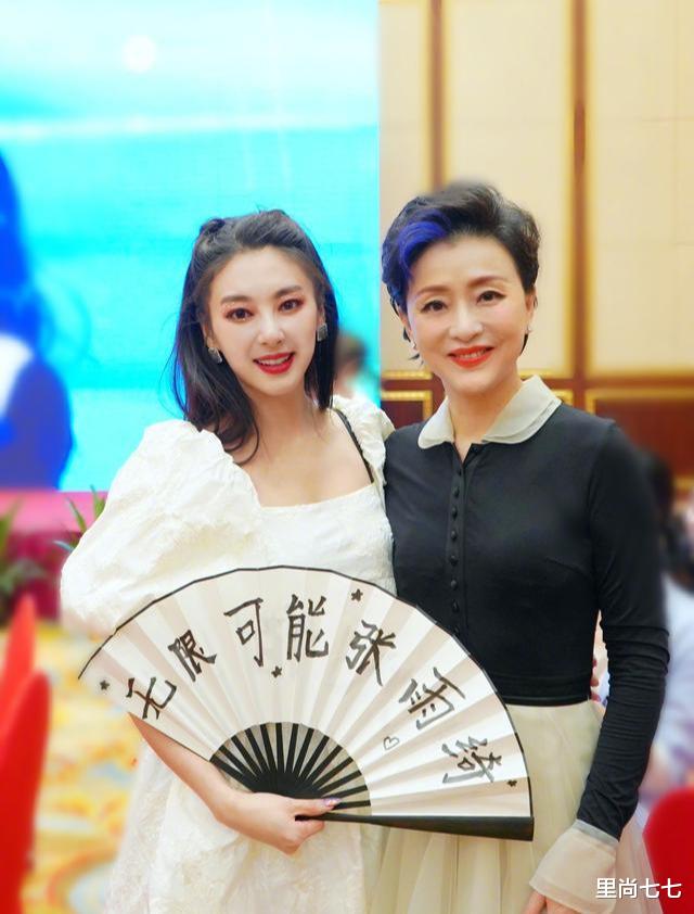 姐姐|太实在！杨澜发姐姐合照不P图，伊能静太苍老，沈梦辰鼻子会发光