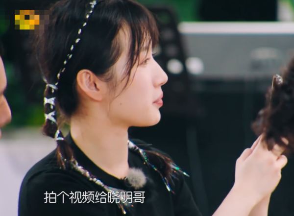 赵丽颖|李浩菲给赵丽颖录视频不开滤镜，视频中正脸引热议，原来我们被骗了