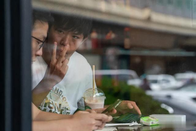 广州日报大洋网|暴雨天送餐，眼前隔了一座山！才读大三的聋哑小哥崩溃了