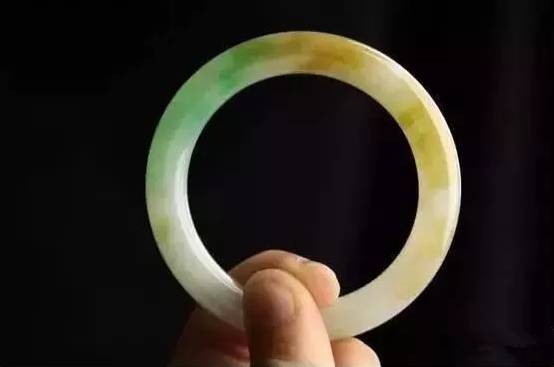 「三彩」8000元买的裂石，一刀切出8条高冰三彩手镯，意外暴涨！