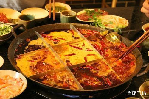 「火锅」吃火锅时，为啥尽量别点“清汤锅”，听服务员说完，立刻就明白