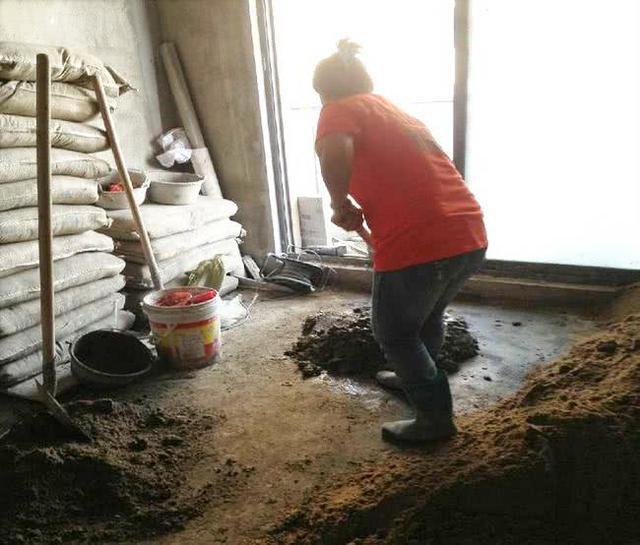 大门▲装修时，遇到不靠谱瓦工，会让你买这东西加水泥里，可别上当受骗