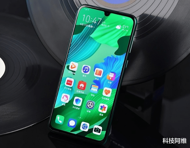 4G|从2999元跌至2199元，3200万+4800万四摄，网友：5G手机不急着买