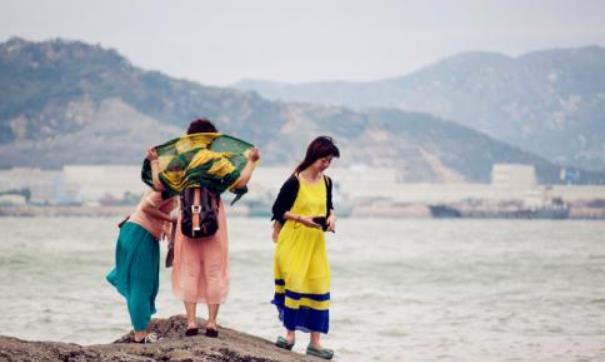 旅游业|旅游住酒店,为何不要理睬门缝中的“小卡片”?保洁阿姨说出内幕