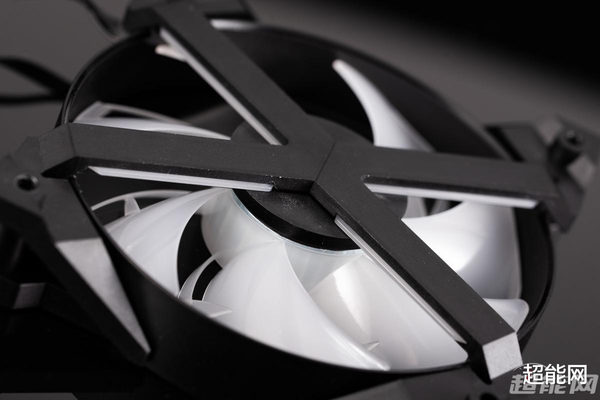 |九州风神MF120 GT风扇套装图赏：独特X型支架带来绚丽灯效