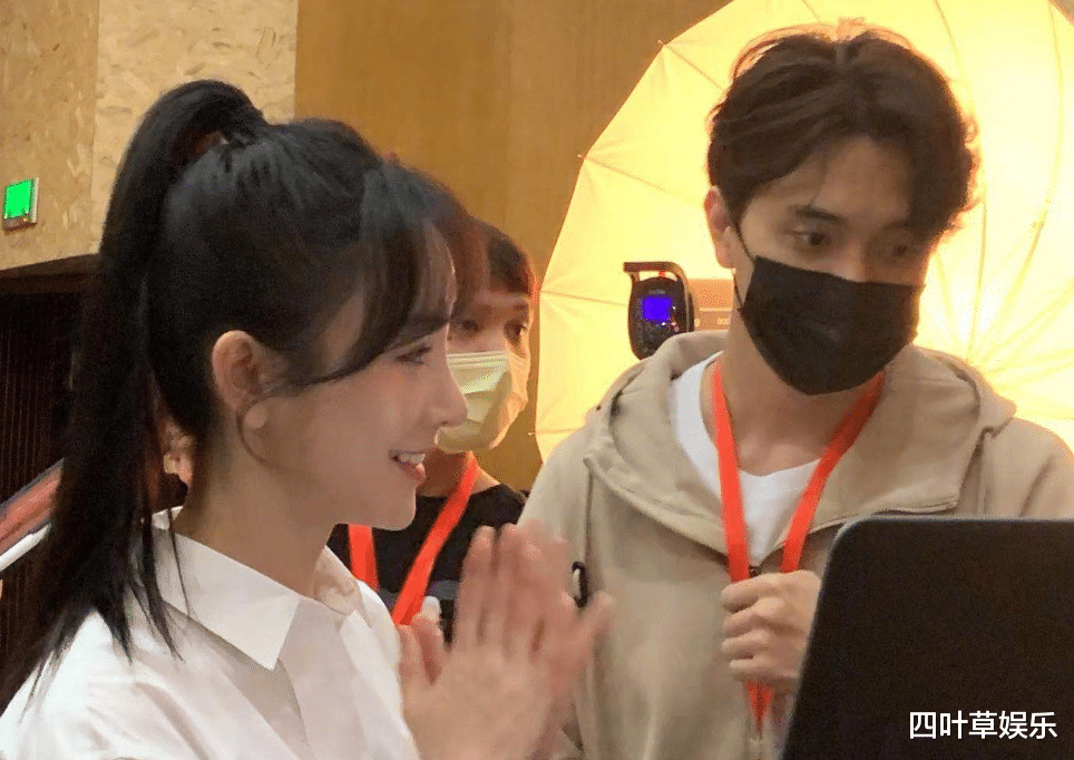 张檬|小五陪张檬录制综艺节目，路人镜头照片出炉，女方也太会穿了