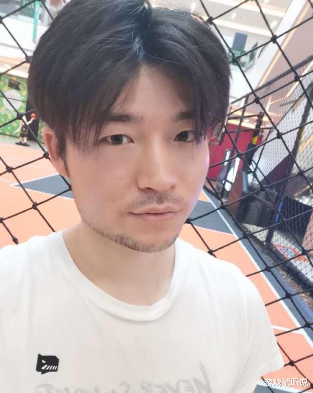 教练|解说灵儿和林教练采访席起“争执”？灵儿太偏袒猫神，粉丝都听不下去了！