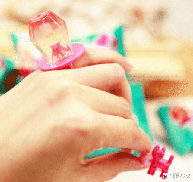 『骨灰级』“骨灰级”的4款零食,00后估计都没见过,吃过的已经有孩子了吧!