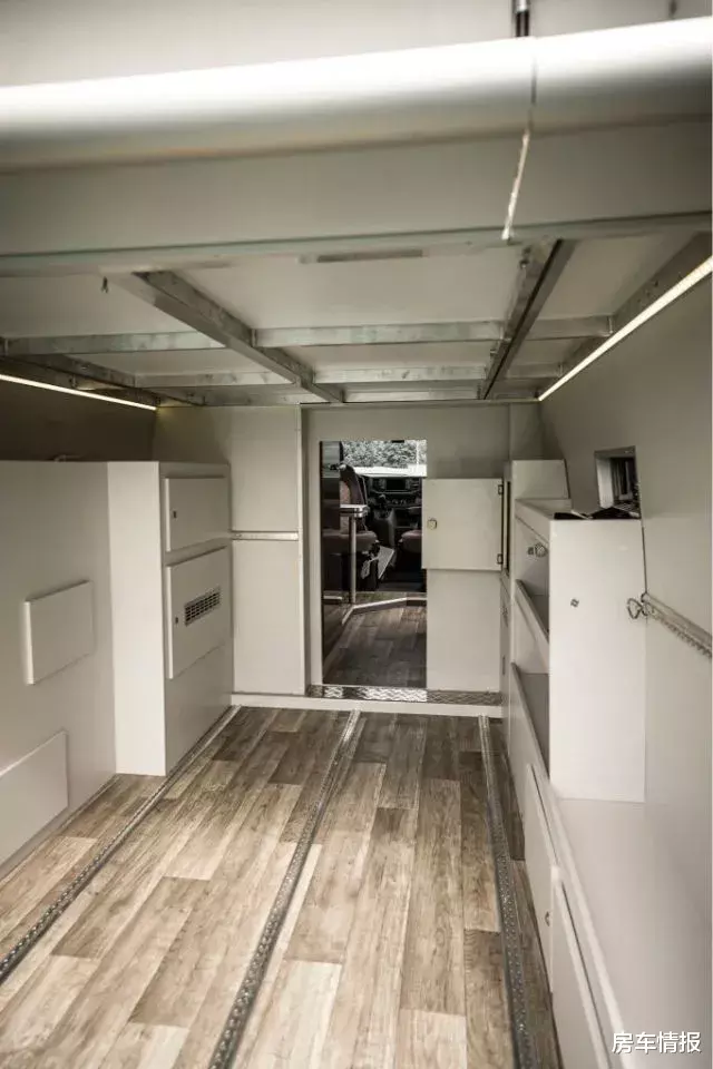 房车|2020款德国MAN房车见过吗？不是百万级越野卡车，普通家庭也能玩