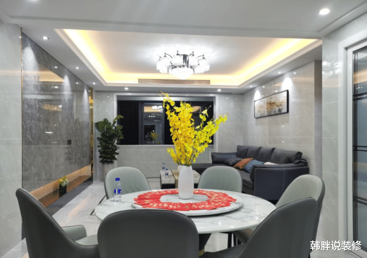 ##参观130㎡新房,同样是瓷砖上墙,为啥人家装得时尚又大气?