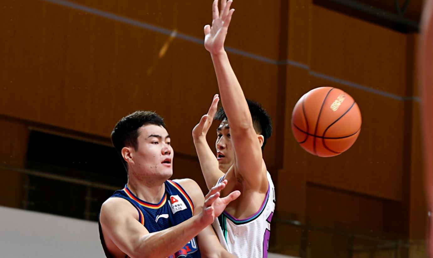 同曦男篮|6投轰11分8板，死磕小鲨鱼秀超远长传！6号秀首秀打疯：曾险无缘CBA