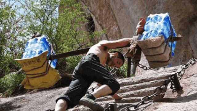 华山|为啥华山一瓶水卖11元却无人吐槽？看到景区门口的东西，游客：气瞬间消了