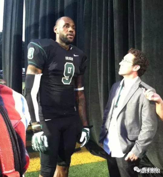 勒布朗·詹姆斯@詹姆斯离队加盟达拉斯，他还真的签下了正式合同