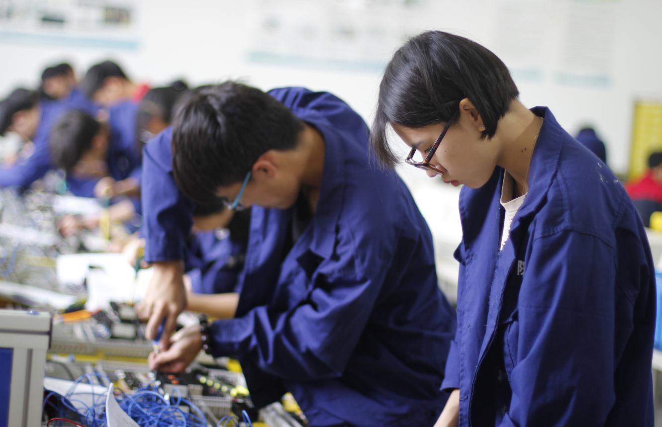 约翰尼·德普|这7个“工科专业”男生报考人数多，竞争相对激烈，但发展潜力大