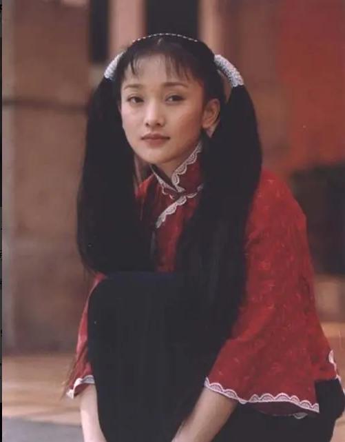 周迅|她是“三金影后”第一人，被打掉门牙却桃花不停，40岁终成家