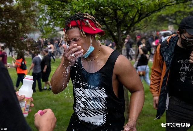 『美国』美国突发大规模暴动!万人洗劫全城 纵火烧楼 市民当街惨死