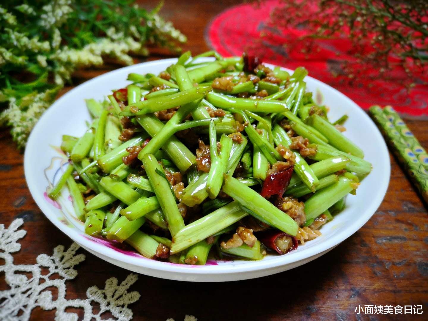 「西红柿」立夏后，这碱性蔬菜要常吃，钙含量是西红柿的12倍，却才2元一斤！