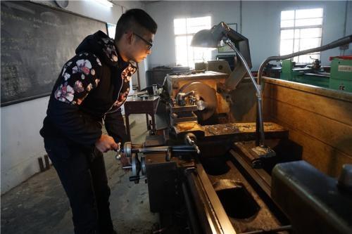 [机械]孩子高考成绩一般？家长不用愁，这五个“急缺”人才专业是风口！