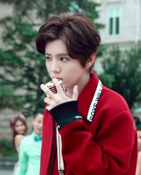 【鹿晗】日本网友评选出的中国最帅男星：鹿晗杨洋垫底，第一万万没想到！