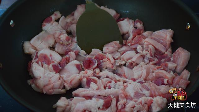 [五花肉]1块五花肉2根咸鱼，教你做美味下饭的咸鱼蒸五花肉，好吃极了