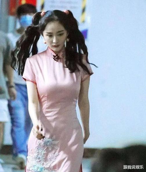 『杨幂』34岁杨幂扮嫩翻车!穿旗袍扎双马尾,肌肤松弛法令纹明显