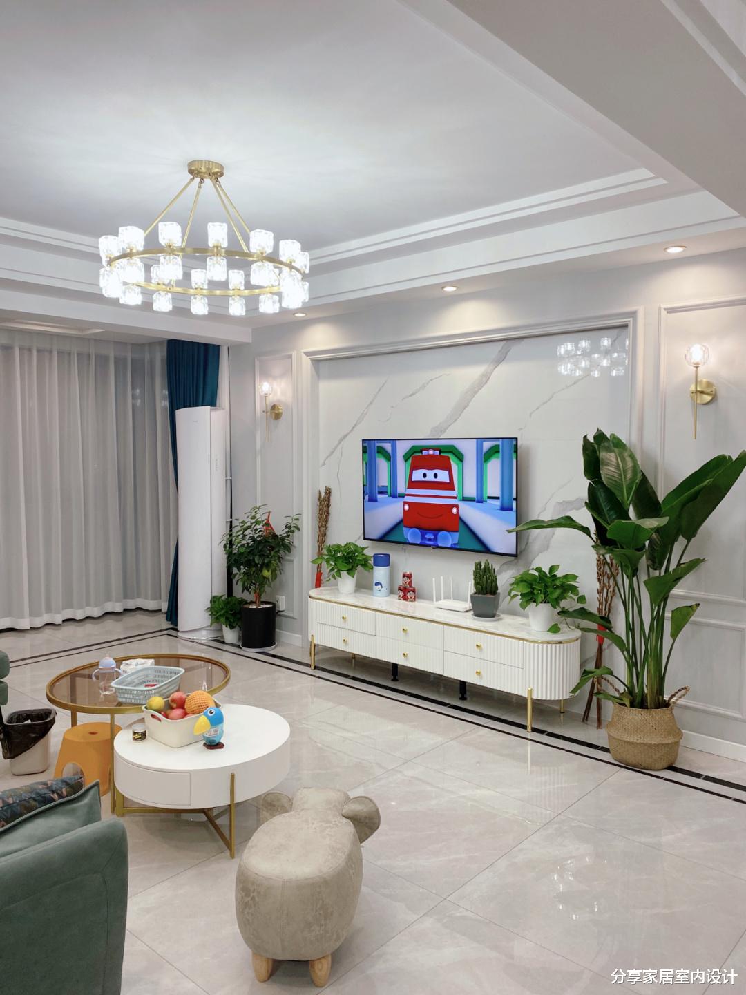 电视背景墙|乔迁之喜，全屋漂亮又大气，一家三口幸福新生活开始，一起看看吧