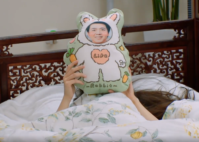 吉娜·爱丽丝|有种卸妆叫吉娜的“睡颜”，镜头特写到脸，眼部比画完眼妆还高级