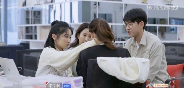 何旻哲|王颖飞离开团体抱憾,何旻哲简历造假被扒出,君和不再予以认可