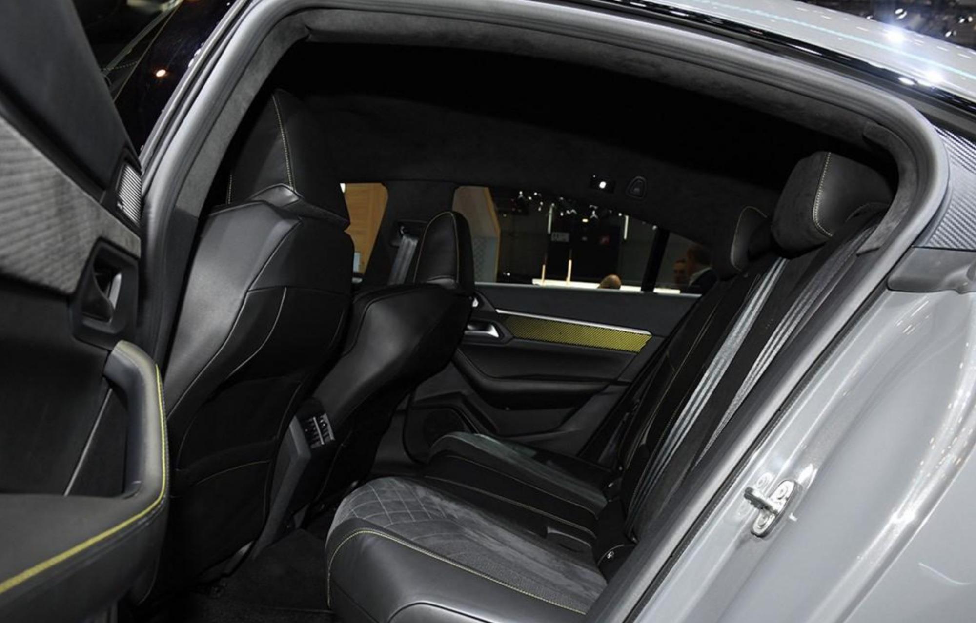 『轿跑』被忽略的国六中型车，车长4870mm，轿跑车身+无边框车门，油耗6L