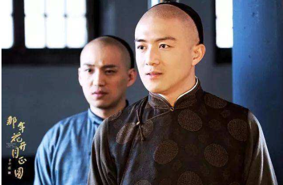 孙红雷|他被传是李亚鹏亲侄子，曾跪地磕头打动孙红雷，今37岁终于走红