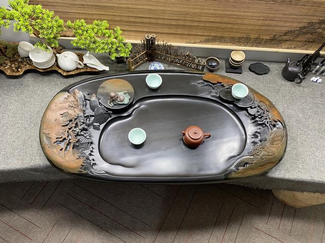 雕刻|在一块石头上画上“村落图”，并把它雕刻成茶盘，完工后像艺术品