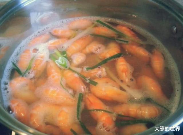 食材▲白水煮虾，到底用冷水还是用热水？很多人都做错，难怪虾肉难吃腥味重！