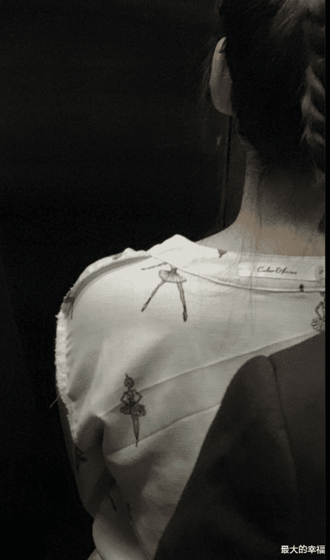 |“从老板办公室出来之后，衣服竟然穿反了”哈哈哈看来有猫腻啊