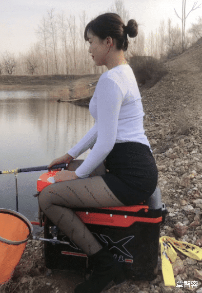 |“有一个喜欢钓鱼的女朋友是什么体验”，要是我就不钓了