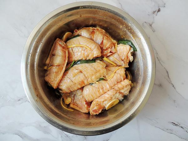 [鸡翅]鸡身上最脏的部位，里面含大量重金属，白送都不要，很多人不知道