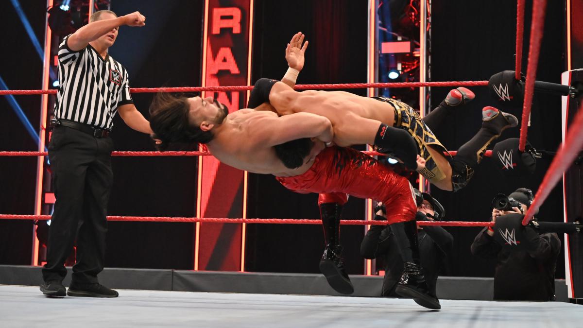 wwe■WWE冠军新任挑战者浮出水面，砍刀脚攻势下“墨摔三A”全军覆没