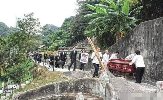 『赌王』赌王嫡长女何超英,才貌出众的豪门千金,为何后来病痛缠身精神失常